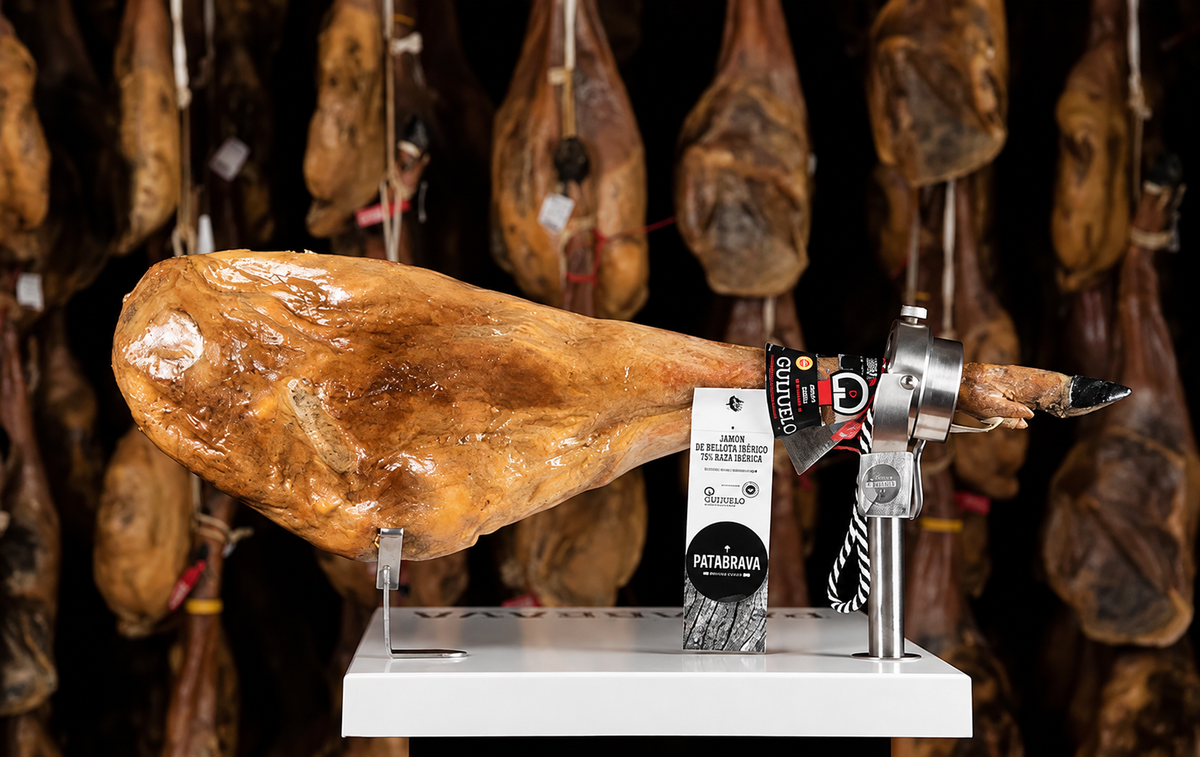 Jamón ibérico de bellota entero en soporte
